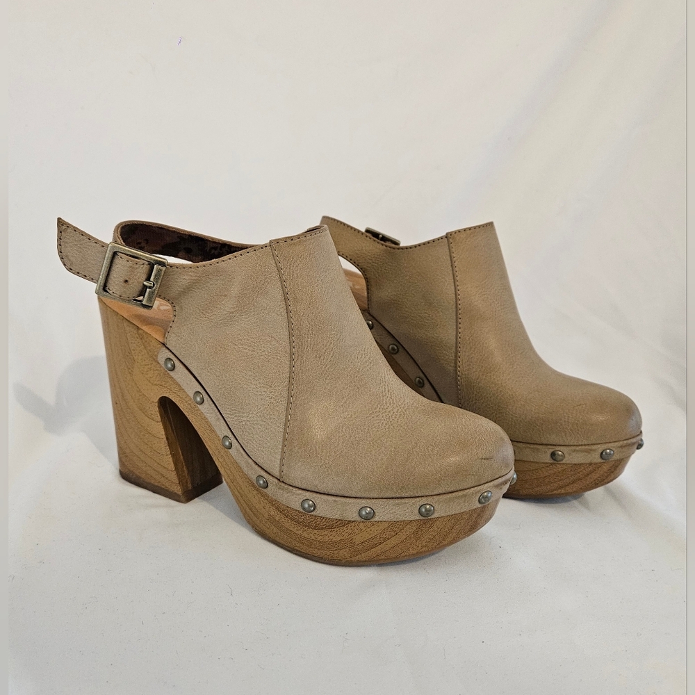 Kork-Ease Beige Leather Mules with Wooden Heel